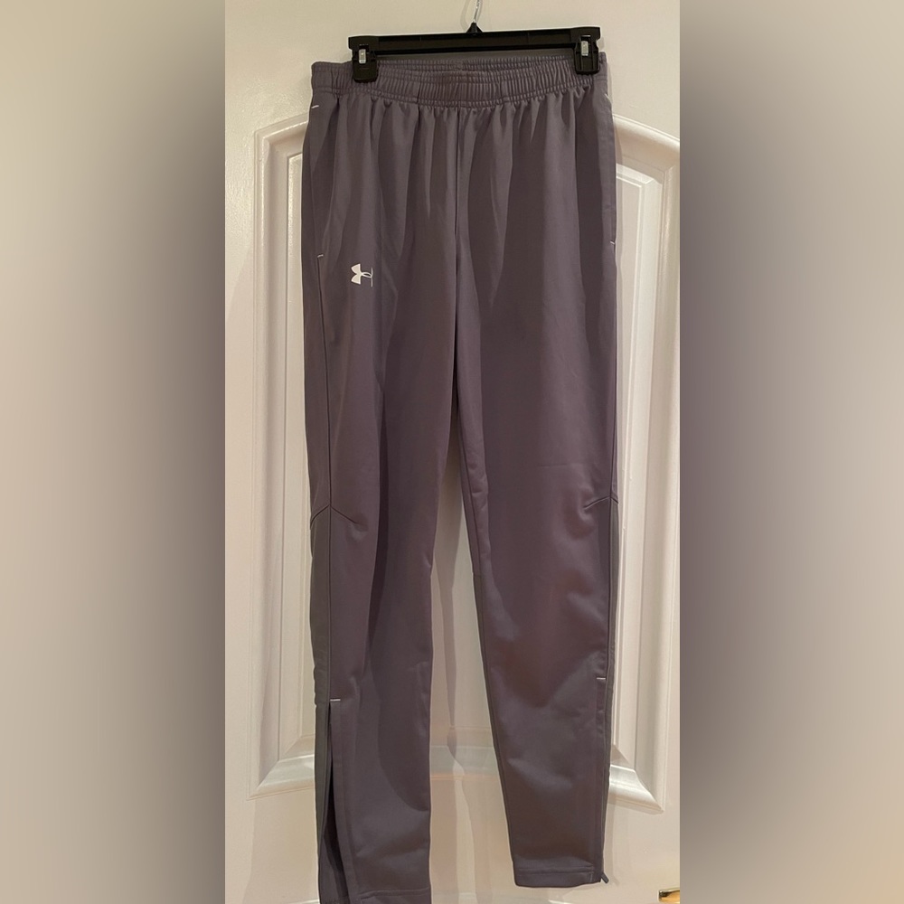 Under Armor men’s size M fitted track pants, charcoal gray